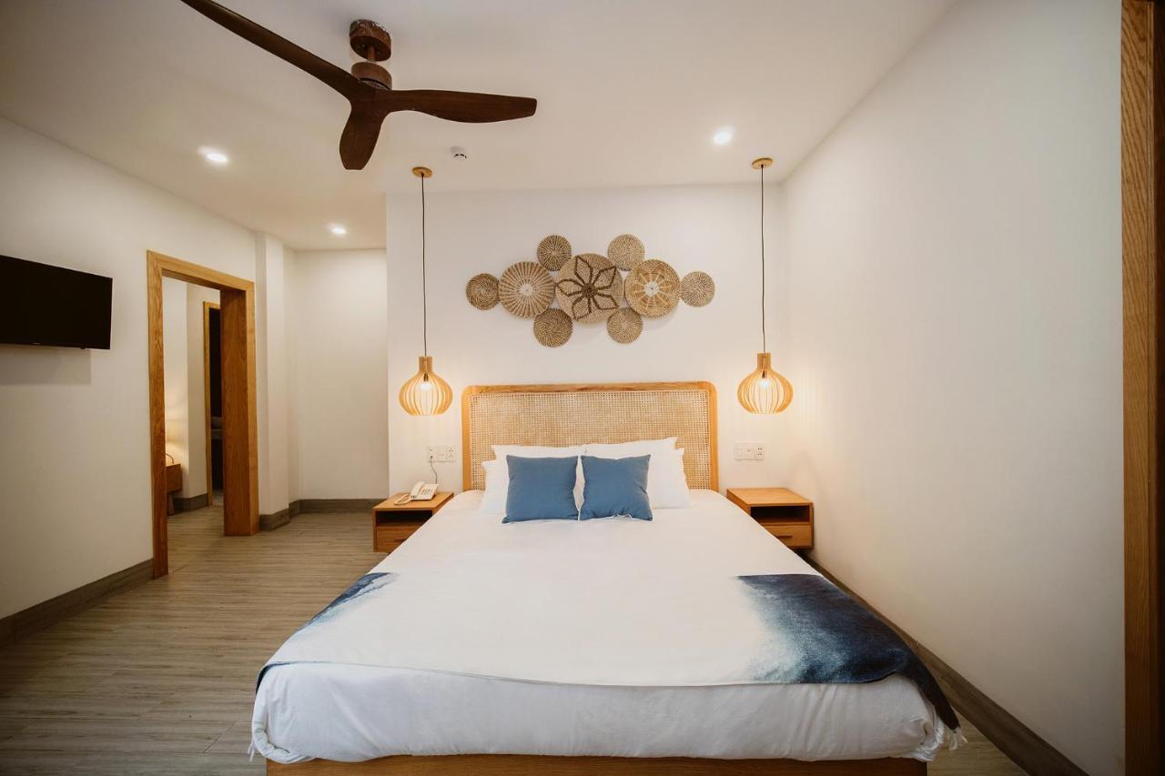 The Watermark Beachside Hotel Хойан Экстерьер фото